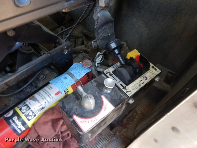 image for item DE2496 1996 Kenworth T800  semi truck