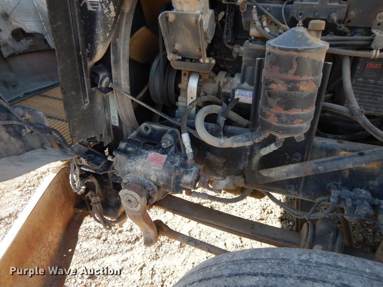 image for item DE2496 1996 Kenworth T800  semi truck