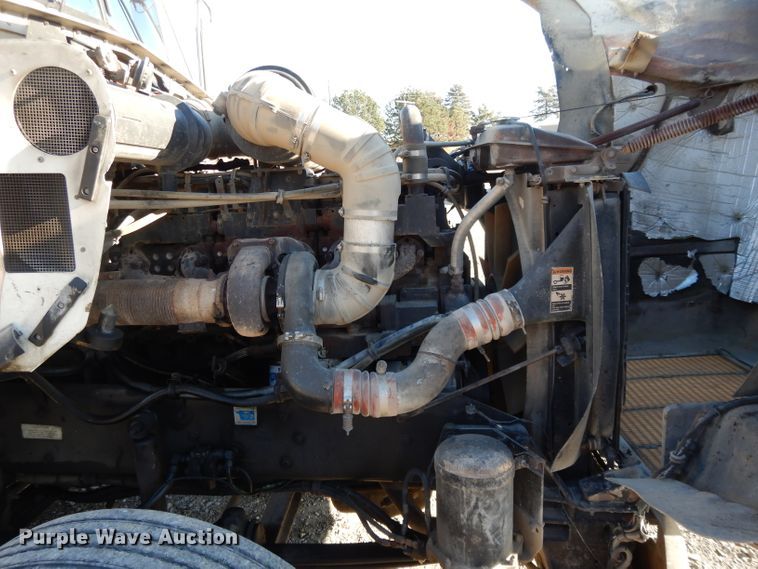 image for item DE2496 1996 Kenworth T800  semi truck