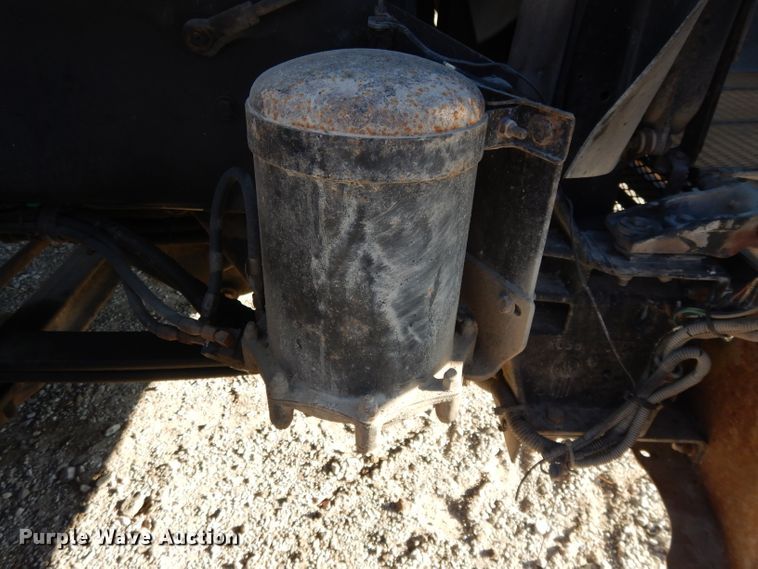 image for item DE2496 1996 Kenworth T800  semi truck