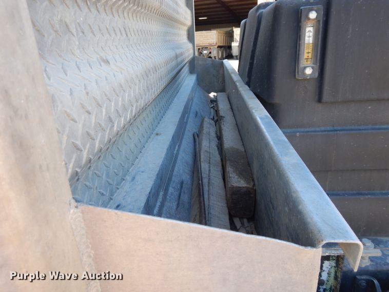 image for item DE2496 1996 Kenworth T800  semi truck