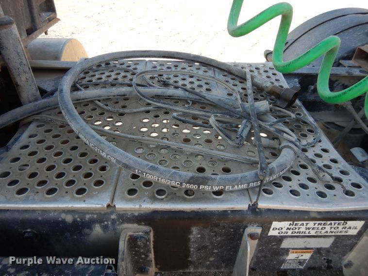 image for item DE2496 1996 Kenworth T800  semi truck