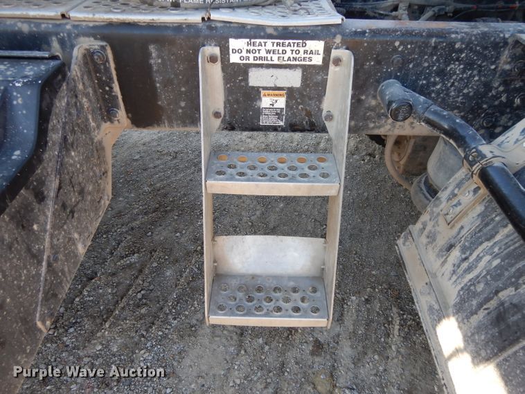 image for item DE2496 1996 Kenworth T800  semi truck