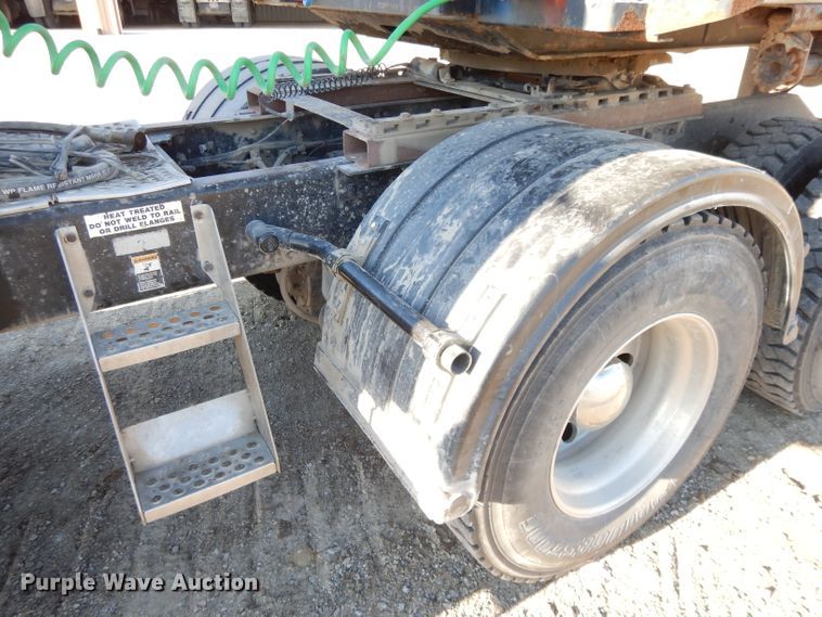 image for item DE2496 1996 Kenworth T800  semi truck