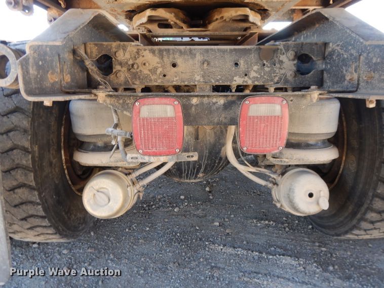 image for item DE2496 1996 Kenworth T800  semi truck