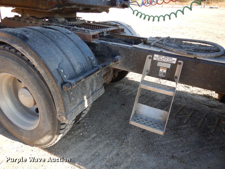 image for item DE2496 1996 Kenworth T800  semi truck