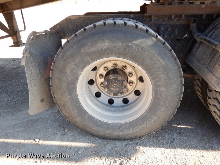 image for item DE2496 1996 Kenworth T800  semi truck