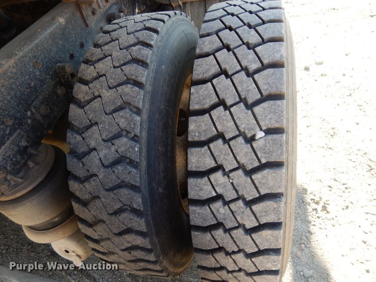 image for item DE2496 1996 Kenworth T800  semi truck