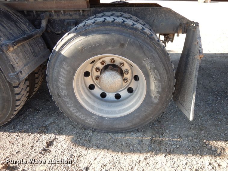 image for item DE2496 1996 Kenworth T800  semi truck