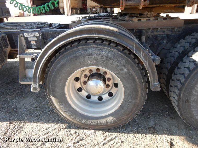 image for item DE2496 1996 Kenworth T800  semi truck