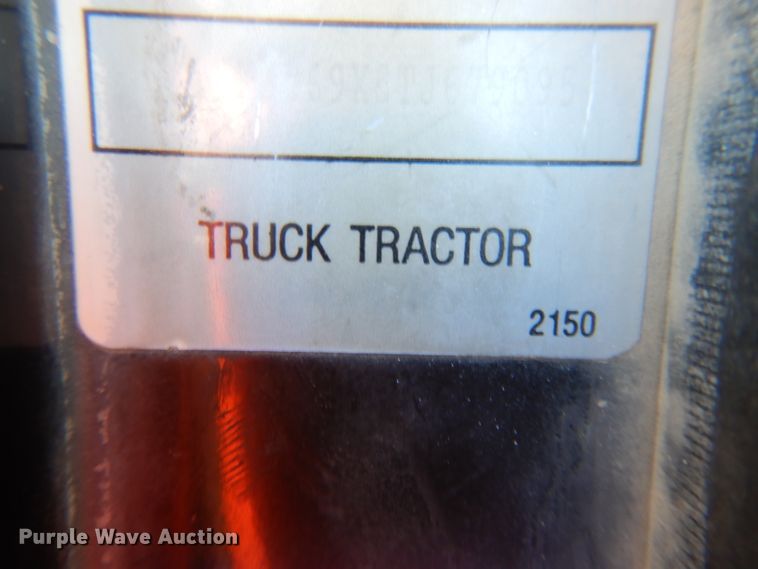 image for item DE2496 1996 Kenworth T800  semi truck