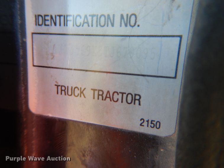 image for item DE2496 1996 Kenworth T800  semi truck