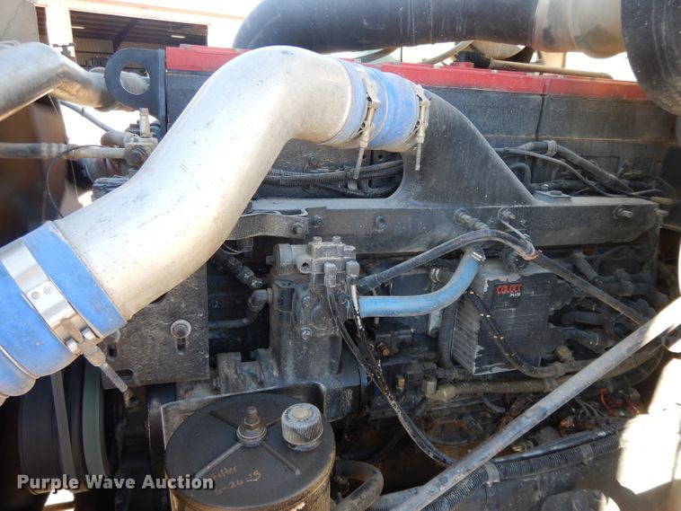 image for item DE2498 1999 International 9400  semi truck