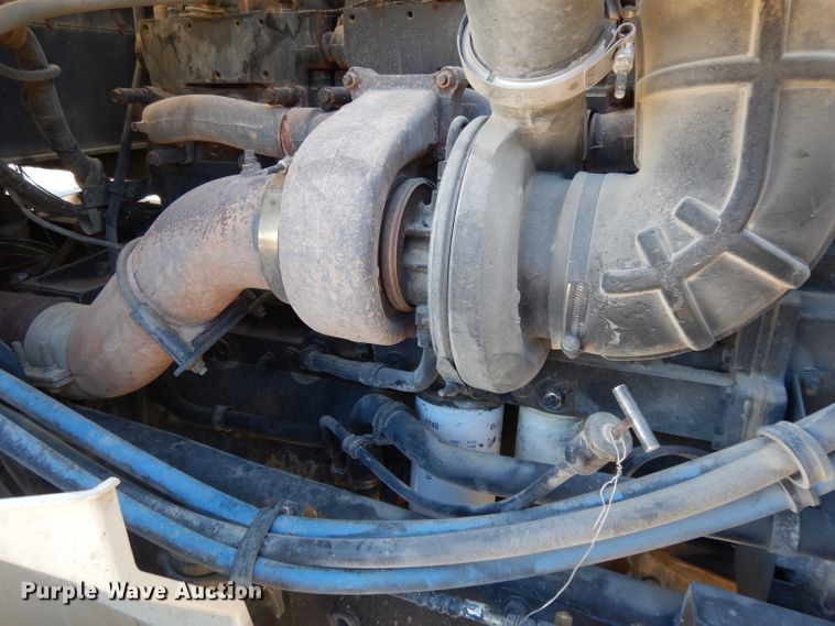 image for item DE2498 1999 International 9400  semi truck