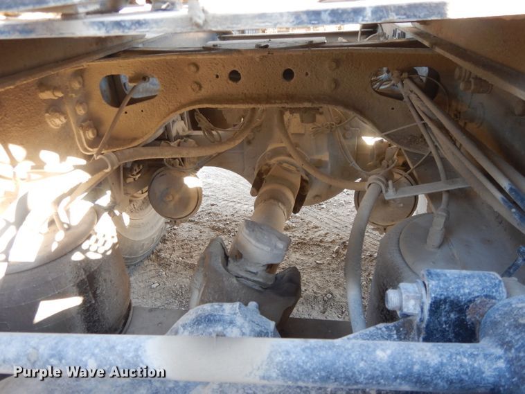 image for item DE2498 1999 International 9400  semi truck