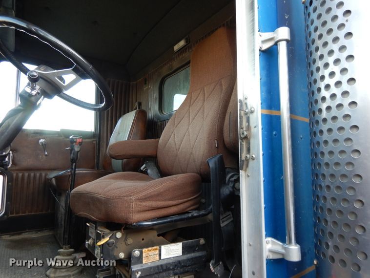 image for item DE2501 1987 Kenworth T600  dump truck