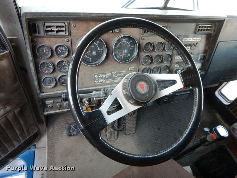 image for item DE2501 1987 Kenworth T600  dump truck