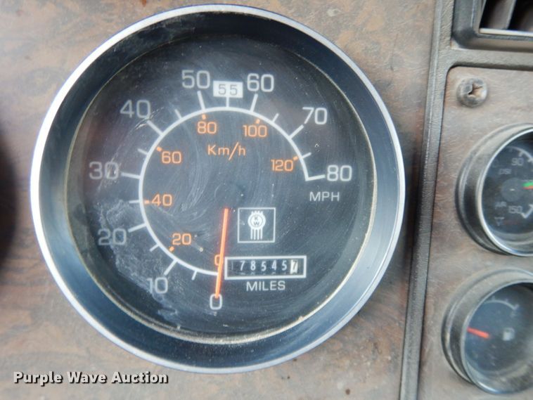 image for item DE2501 1987 Kenworth T600  dump truck