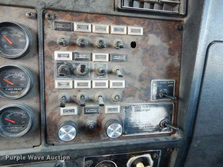 image for item DE2501 1987 Kenworth T600  dump truck