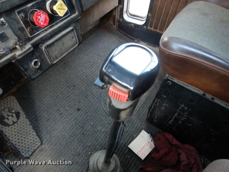 image for item DE2501 1987 Kenworth T600  dump truck