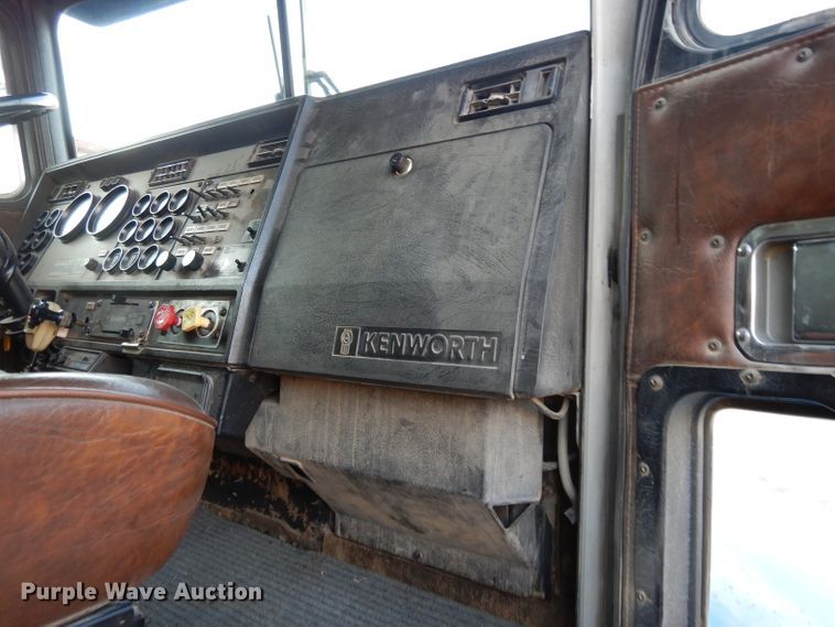 image for item DE2501 1987 Kenworth T600  dump truck