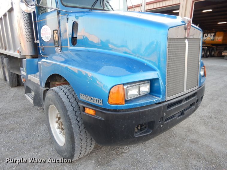 image for item DE2501 1987 Kenworth T600  dump truck