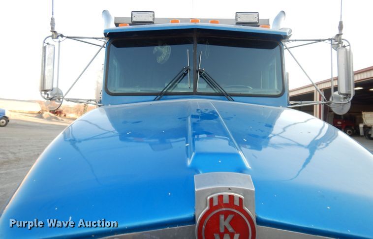 image for item DE2501 1987 Kenworth T600  dump truck