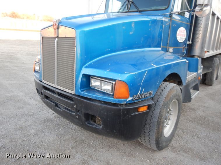 image for item DE2501 1987 Kenworth T600  dump truck
