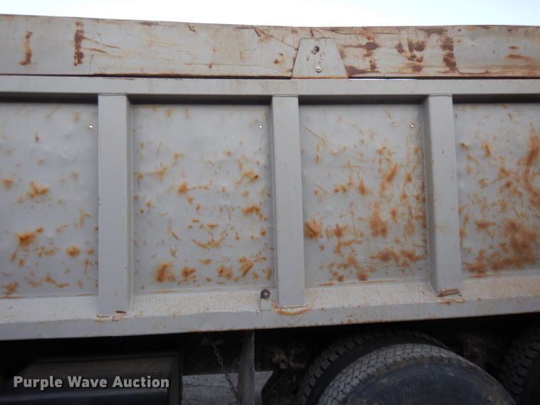 image for item DE2501 1987 Kenworth T600  dump truck