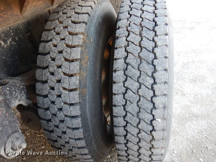 image for item DE2501 1987 Kenworth T600  dump truck