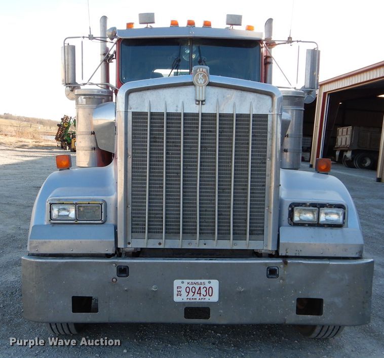 image for item DE2502 1993 Kenworth W900  semi truck
