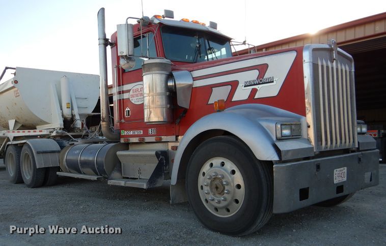 image for item DE2502 1993 Kenworth W900  semi truck