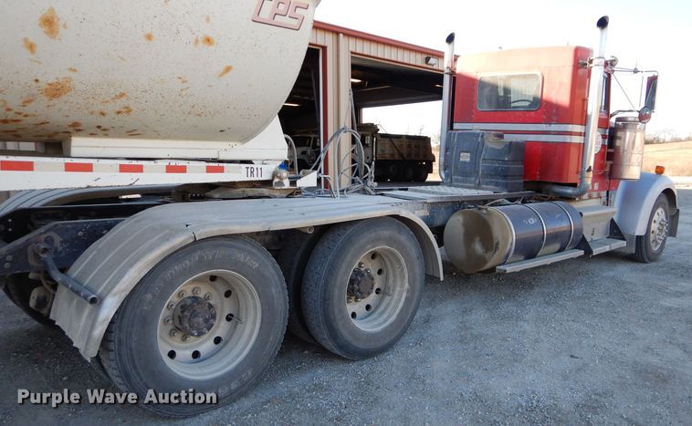 image for item DE2502 1993 Kenworth W900  semi truck