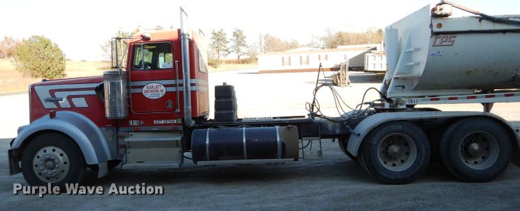 image for item DE2502 1993 Kenworth W900  semi truck