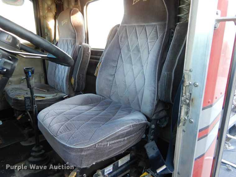 image for item DE2502 1993 Kenworth W900  semi truck