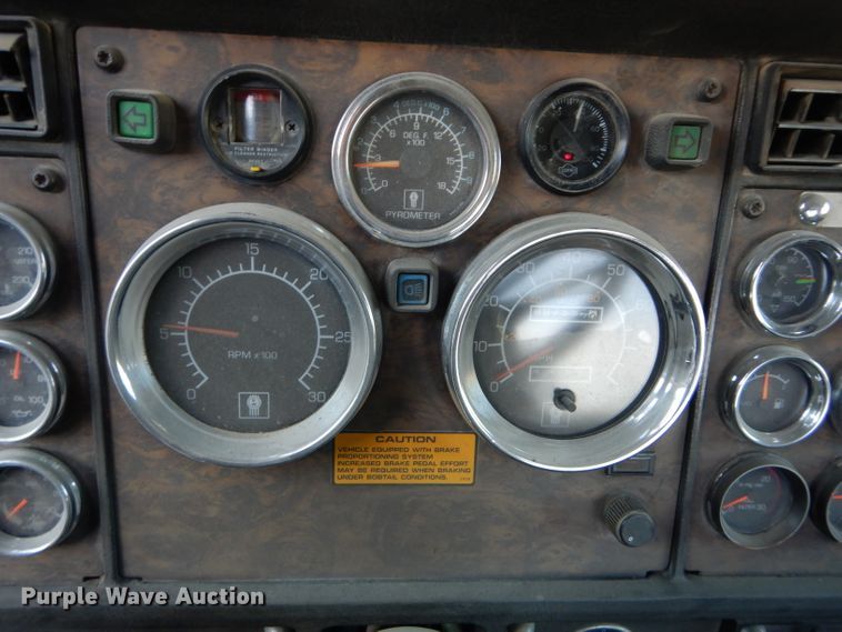 image for item DE2502 1993 Kenworth W900  semi truck