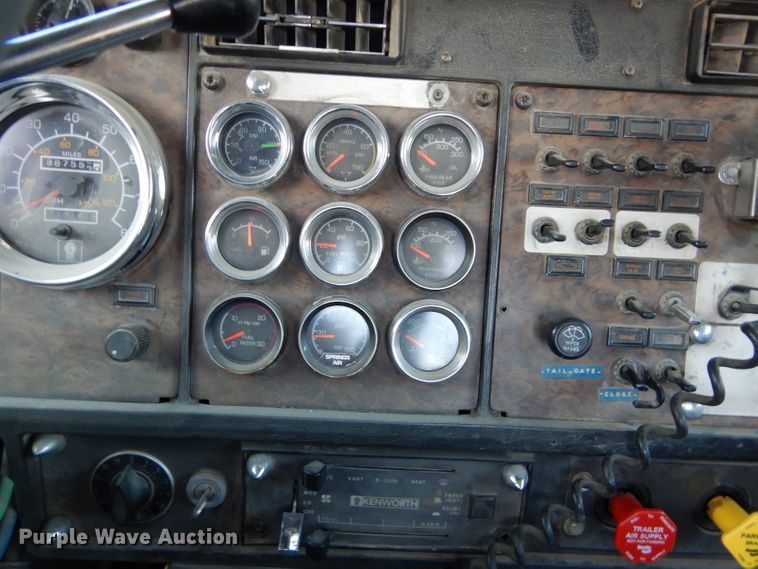 image for item DE2502 1993 Kenworth W900  semi truck