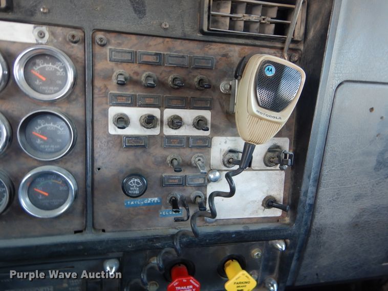 image for item DE2502 1993 Kenworth W900  semi truck