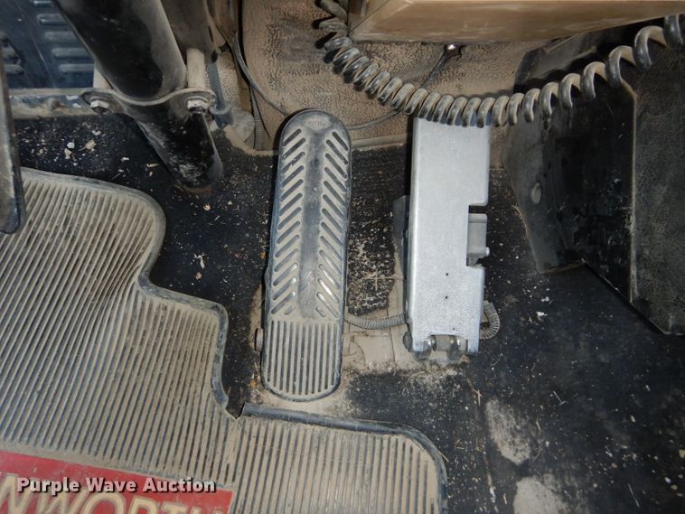 image for item DE2502 1993 Kenworth W900  semi truck