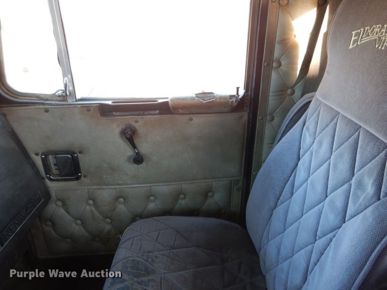 image for item DE2502 1993 Kenworth W900  semi truck