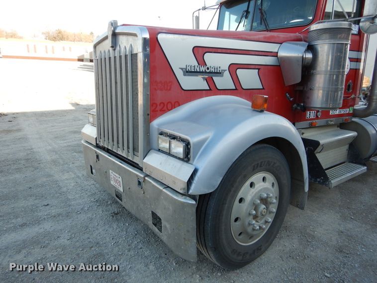 image for item DE2502 1993 Kenworth W900  semi truck