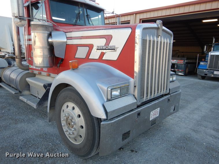 image for item DE2502 1993 Kenworth W900  semi truck