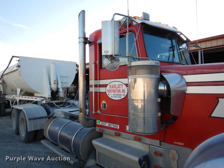 image for item DE2502 1993 Kenworth W900  semi truck