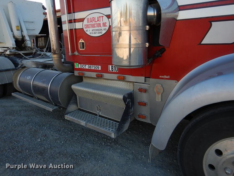 image for item DE2502 1993 Kenworth W900  semi truck