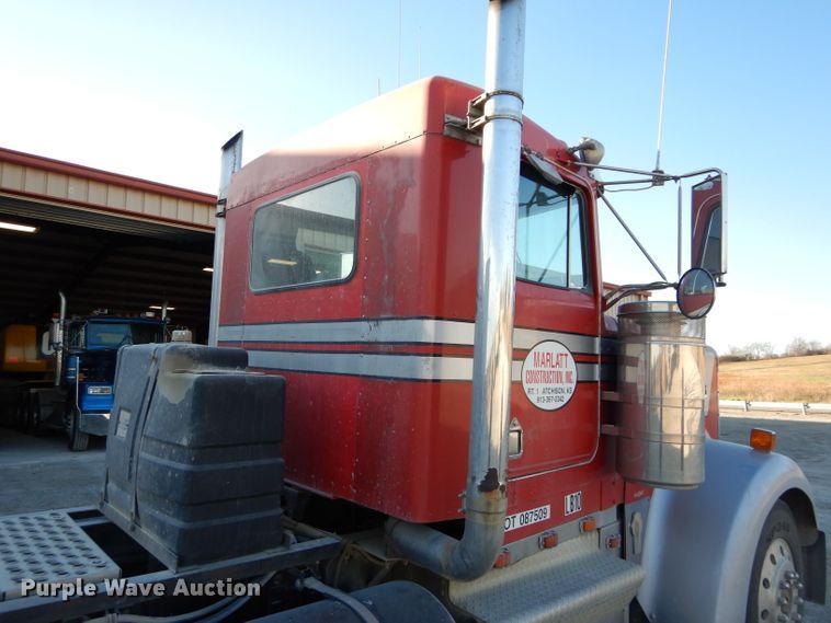 image for item DE2502 1993 Kenworth W900  semi truck