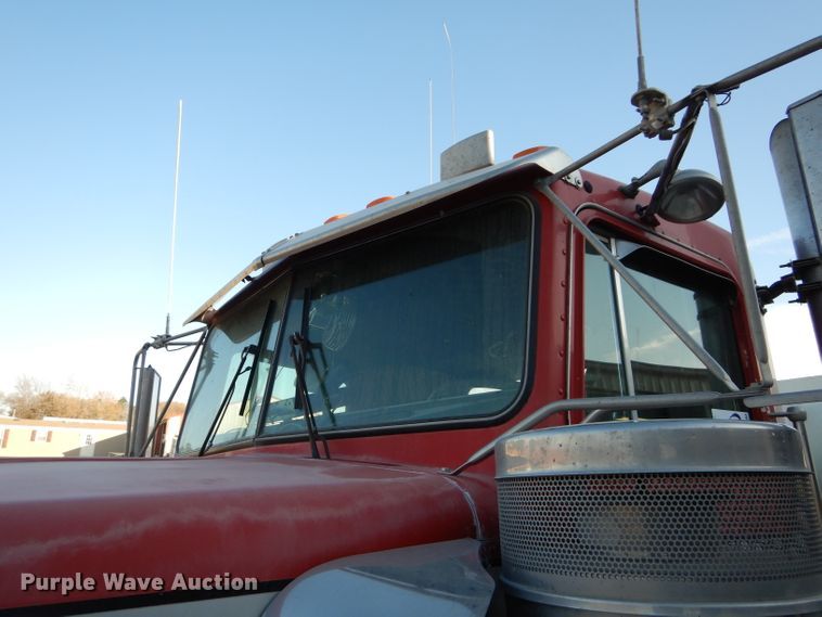 image for item DE2502 1993 Kenworth W900  semi truck