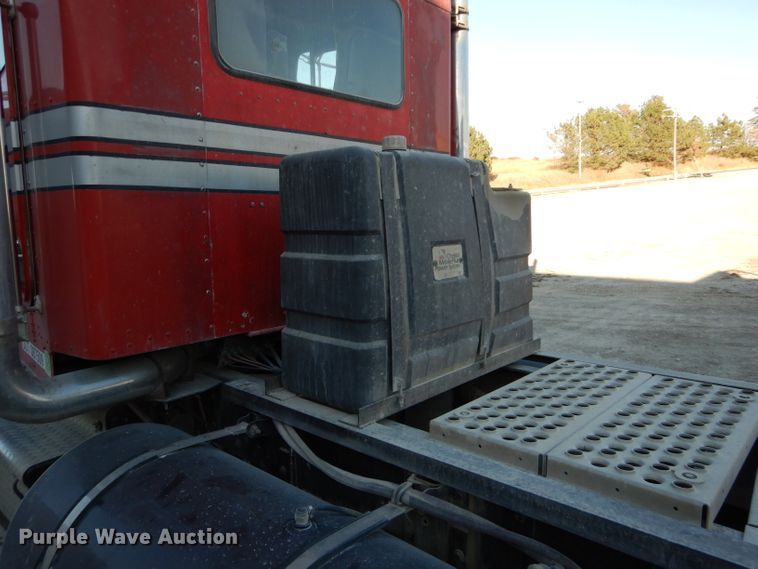 image for item DE2502 1993 Kenworth W900  semi truck