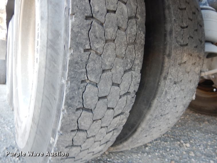 image for item DE2502 1993 Kenworth W900  semi truck