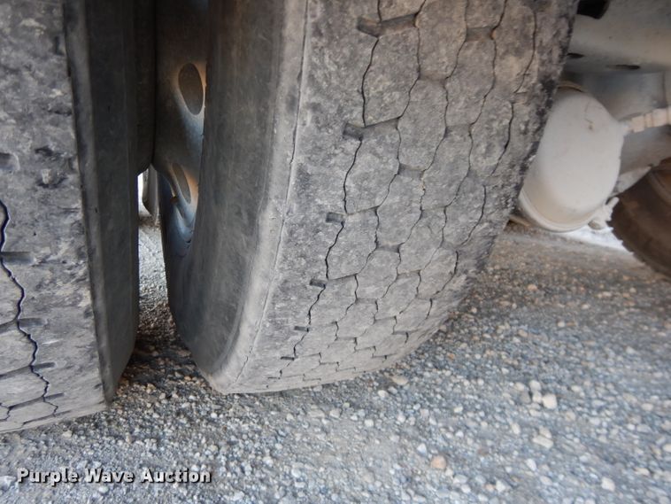 image for item DE2502 1993 Kenworth W900  semi truck