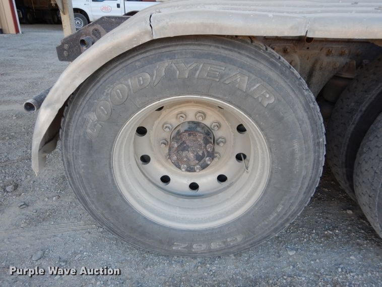 image for item DE2502 1993 Kenworth W900  semi truck